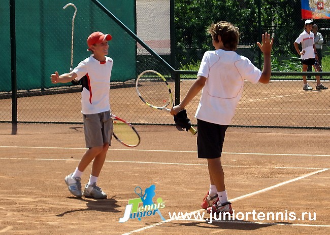 С 4 по 6 июня 2012 года в Саратове, на кортах теннисного комплекса «Апельсин» состоялось Первенство России по теннису среди юношей и девушек (до 13 лет).