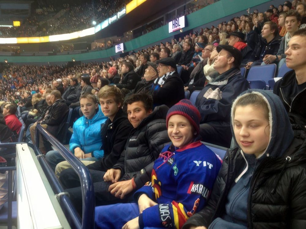 На хоккее. Я в форме команды Jokerit, с K.Raisma, P. Salminen и Анастасией Куликовой.