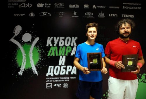 В октябре в Казани проходил теннисный турнир "Кубок мира и добра"