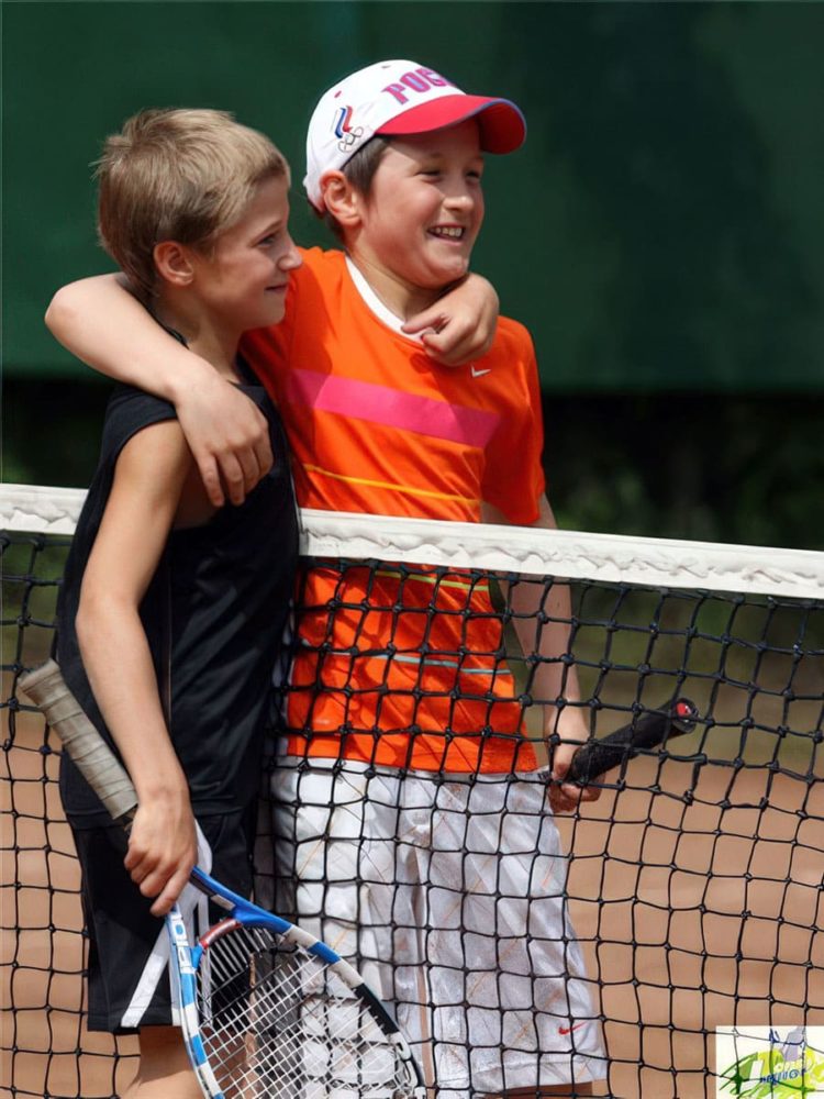 Я после победы на соревновании на призы компании BABOLAT. Мой соперник – мой друг, Федулов Ваня, с которым я тренируюсь в «Спартаке». Я после победы на соревновании на призы компании BABOLAT. Мой соперник – мой друг, Федулов Ваня, с которым я тренируюсь в «Спартаке».
